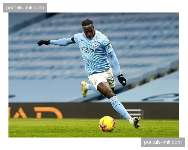 伯恩茅斯塔韦尼耶场均评分7.35，边路飞翼攻守平衡表现稳健