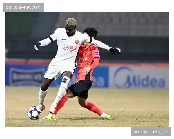 上海海港新援伤病困扰 克劳德安佩姆缺席训练影响磨合